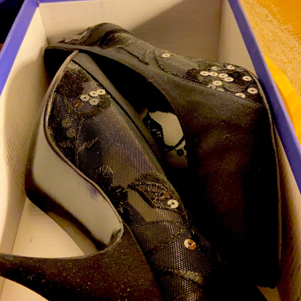 Shoes - Picture 3 of 3